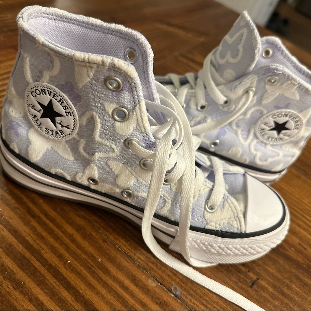 Converse Kids' High Top Sneakers in Light Purple and White Floral